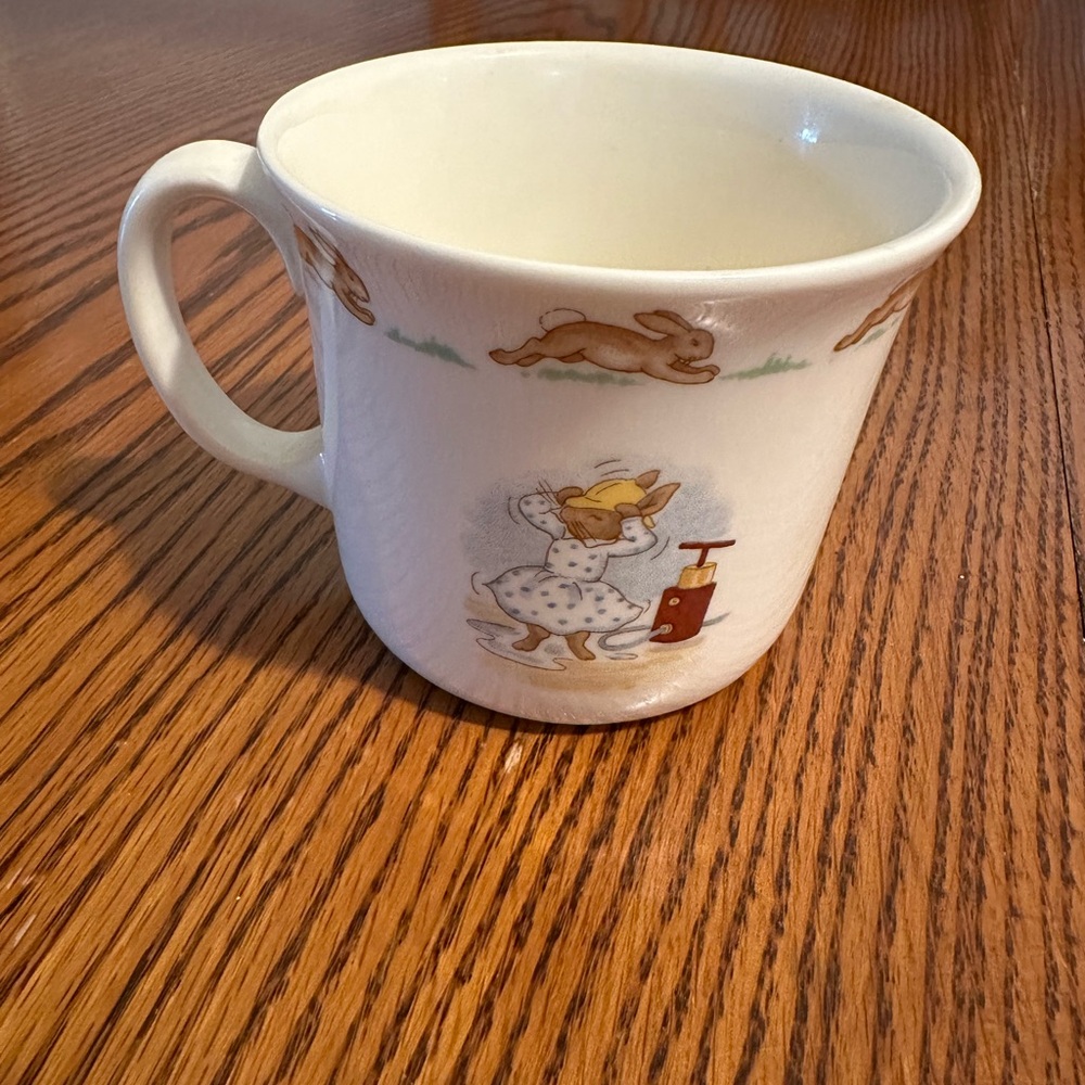 3 Royal Albert mugs - Picture 5 of 16